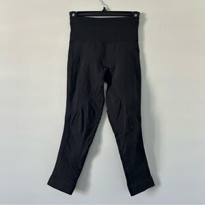Lululemon Zone In Crop 21in Black Seamless High Rise Leggings 6